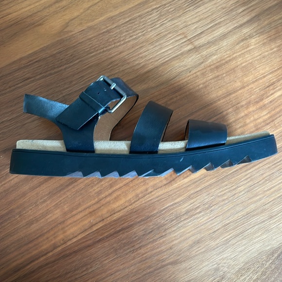 Madewell Black Low Platform Sandals - Picture 3 of 3